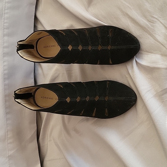 Black cutout ankle boot booties - Picture 3 of 6